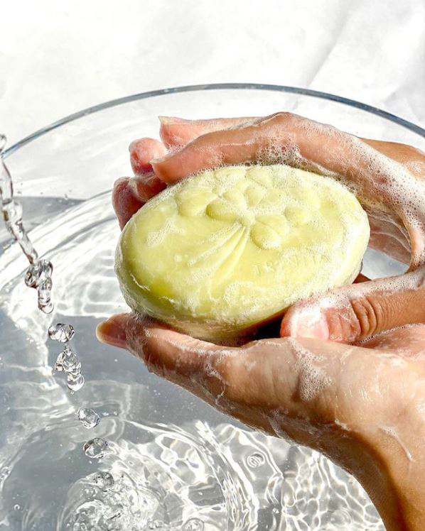 Ein Mythos entlarvt: Warum Seife deine Haut nicht austrocknet, sondern verwöhnt