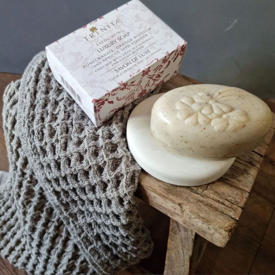 Trinitae ist überzeugt: Es gibt keine bessere Reinigungspflege als Seife.